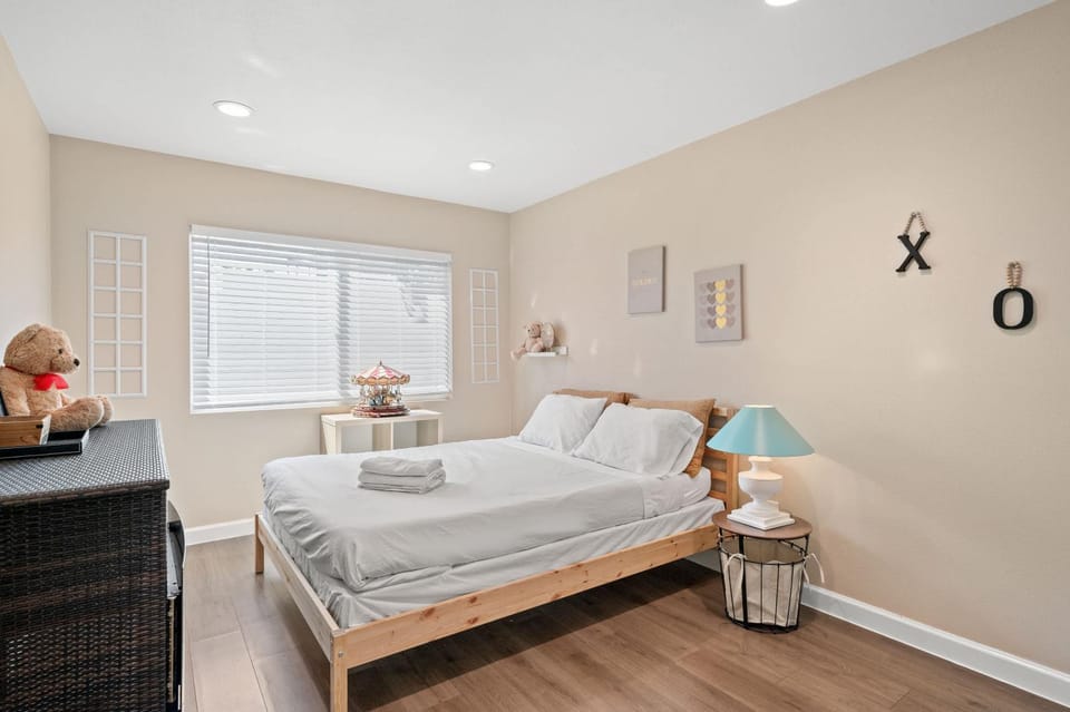 Heartwarming Family Stay 10 Min Walk to Pomona Valley Hospital House in Claremont