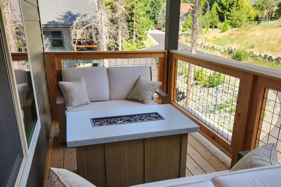 Paintbrush Haven House in Roslyn