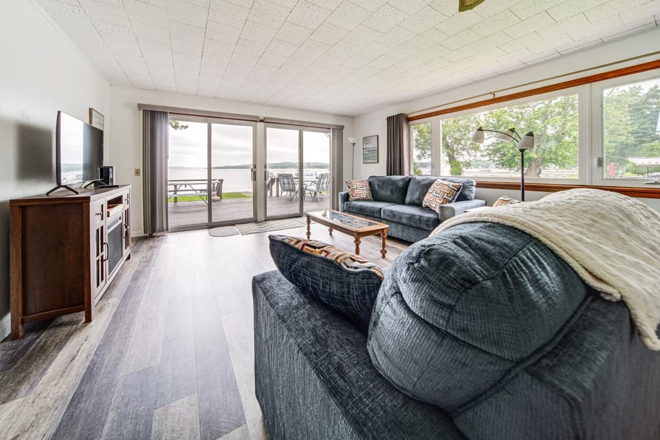 Waterfront Chautauqua Lake Home with Deck and Grill! House in Allegheny River