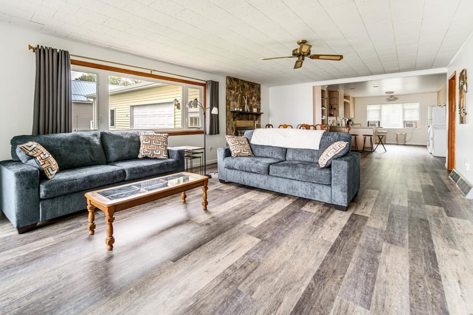 Waterfront Chautauqua Lake Home with Deck and Grill! House in Allegheny River