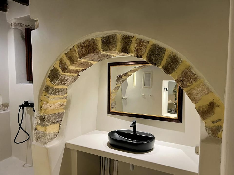 Katharsis - 15th c Venetian Palace - Naxos Old Town III Apartment in Naxos