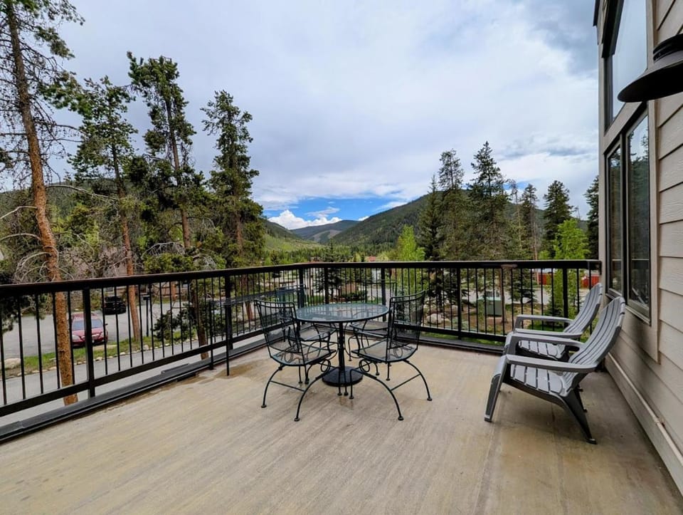 Quicksilver 1607 by SummitCove Lodging in Colorado House in Keystone