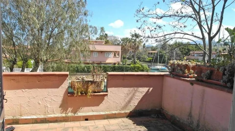 Property building, Balcony/Terrace, Garden view