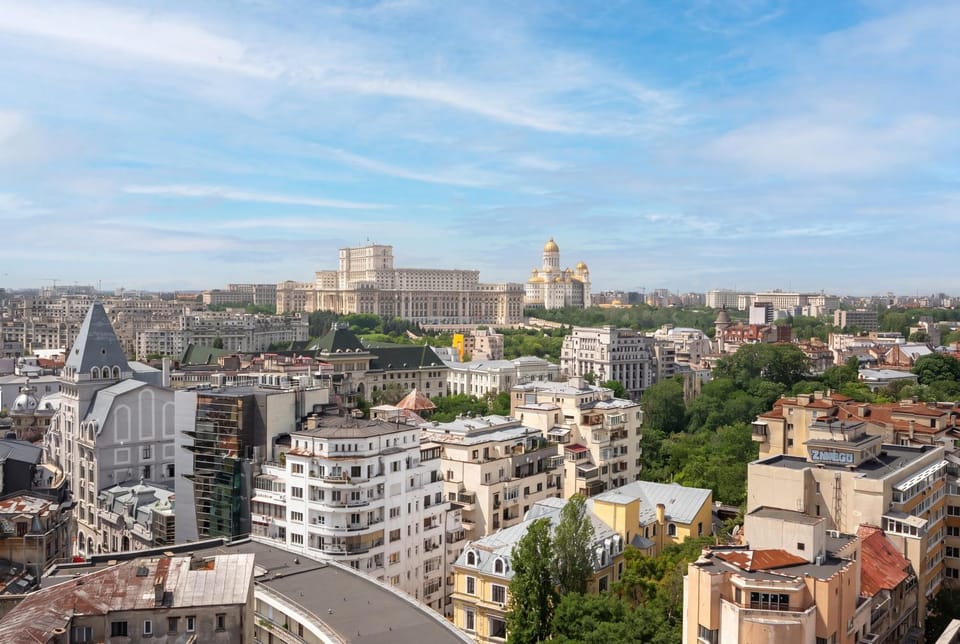 Property building, Day, Neighbourhood, City view, Location