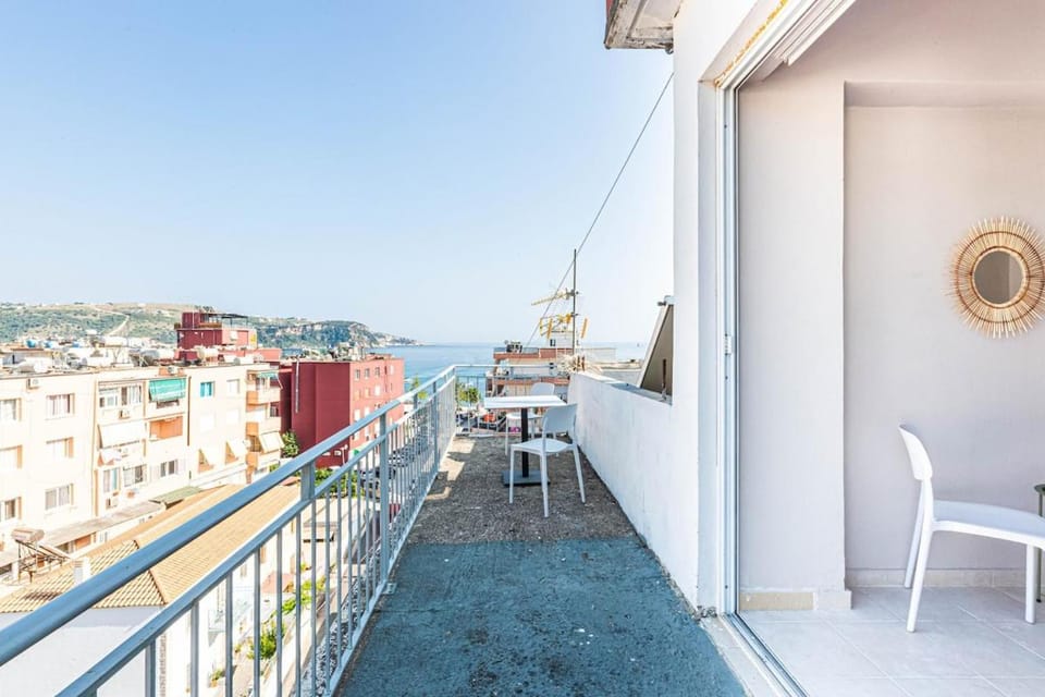 Himara City 52 - Central & Beach Access Apartment in Vlorë County, Albania