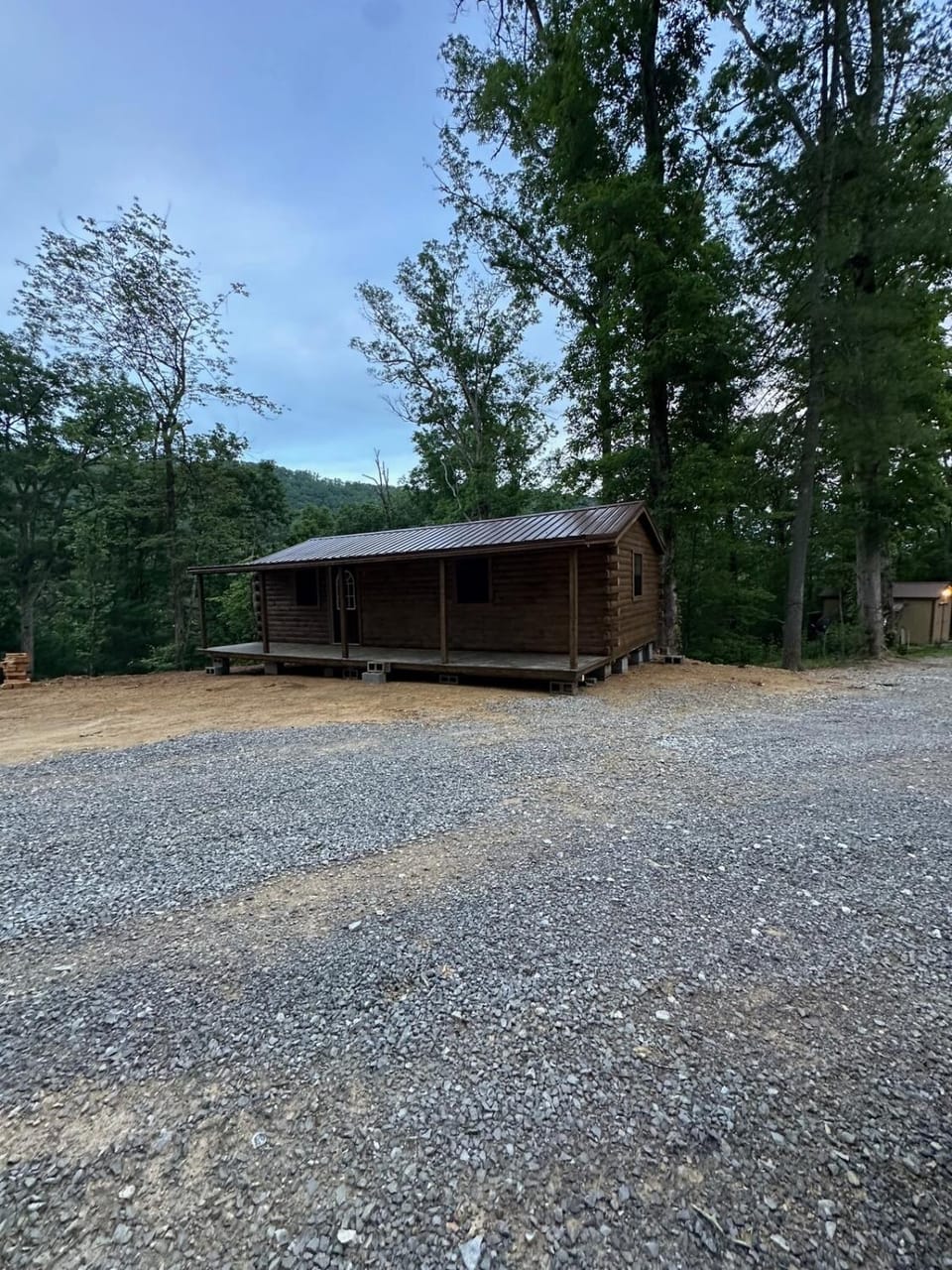 Hana Cabin sleeps 5 near Windrock general store Cabin in Oak Ridge