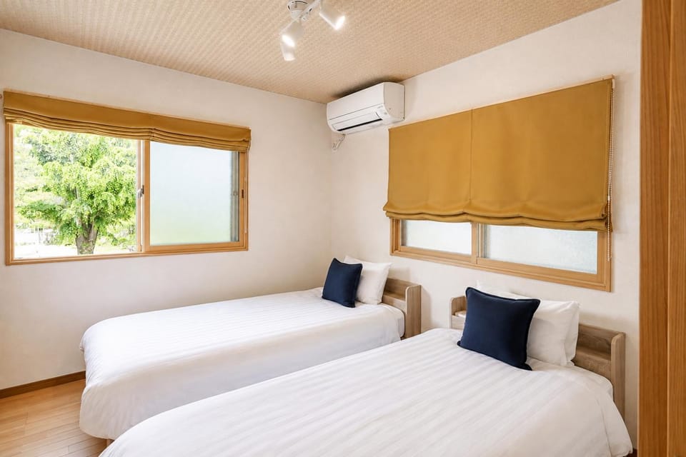 Bedroom, air conditioner