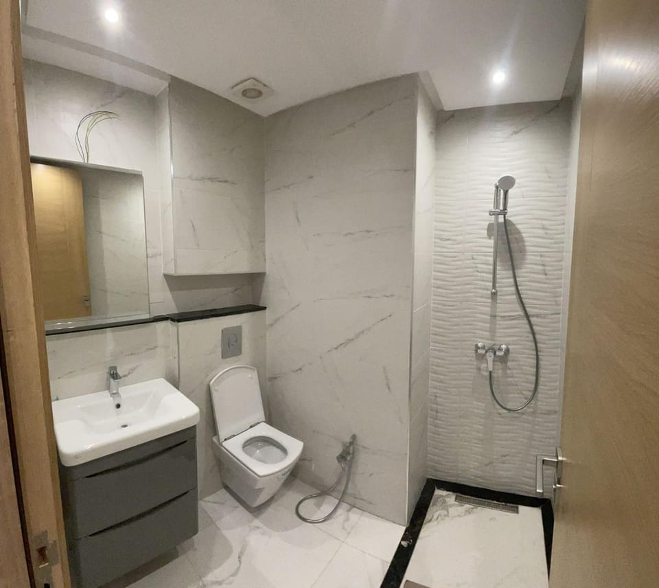 Shower, Toilet, Bathroom, towels