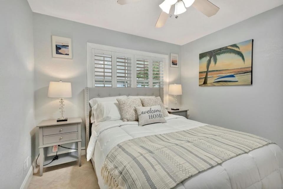 Barefoot In Lantana House in Lantana
