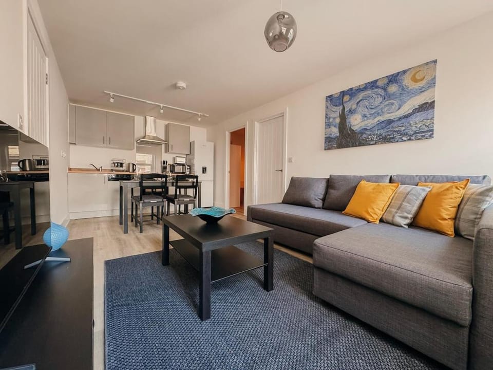 Kitchen or kitchenette, Living room, Seating area, Dining area, stove