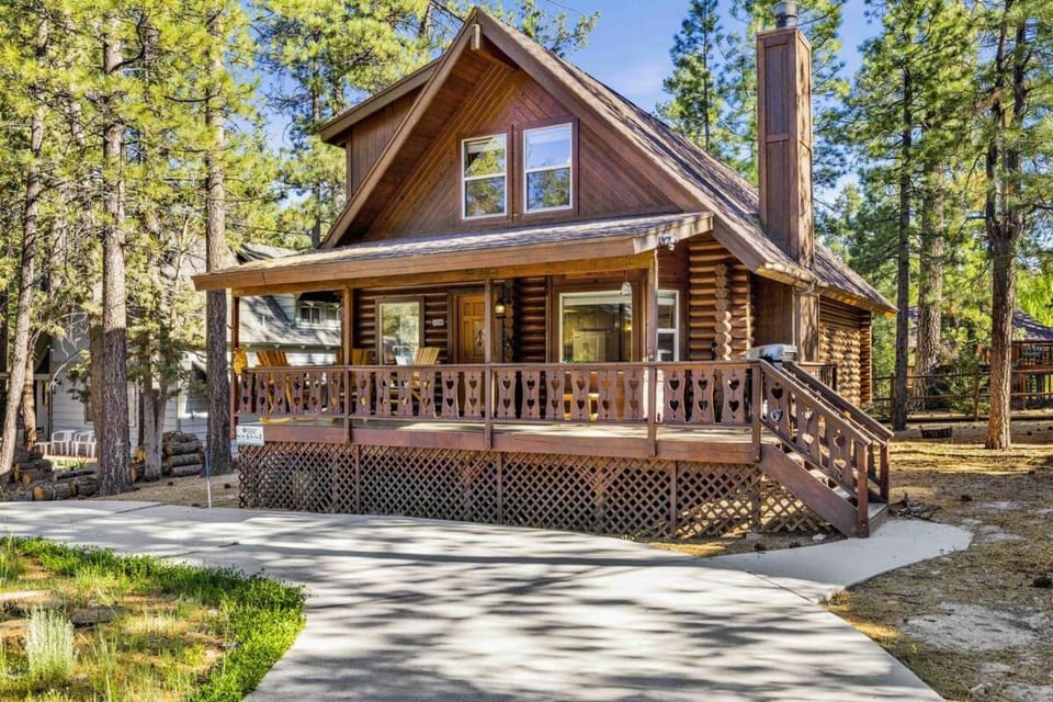 Cub's Cabin / Charming 3-Bedroom Log Cabin Near Big Bear Lake Cabin in Big Bear