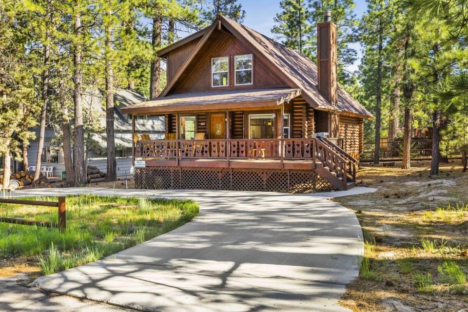 Cub's Cabin / Charming 3-Bedroom Log Cabin Near Big Bear Lake Cabin in Big Bear