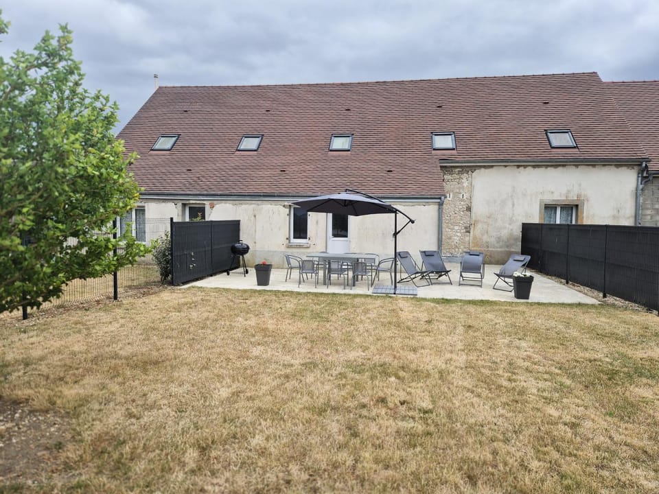 Charmant gîte à la ferme près d'Orléans avec parking privé - FR-1-590-575 House in Centre-Val de Loire