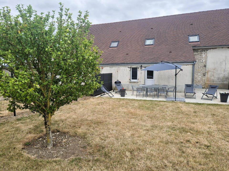 Charmant gîte à la ferme près d'Orléans avec parking privé - FR-1-590-575 House in Centre-Val de Loire