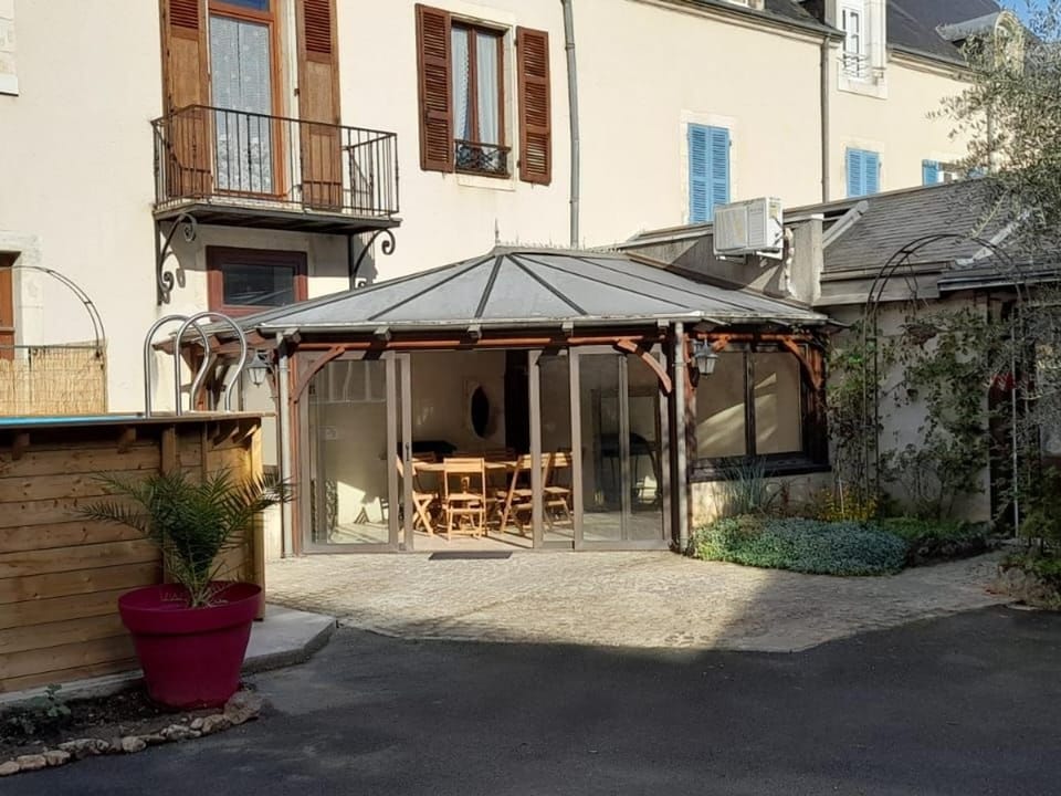 Grande Maison Familiale avec Piscine et Parking à Saint-Gaultier - FR-1-591-753 House in Centre-Val de Loire