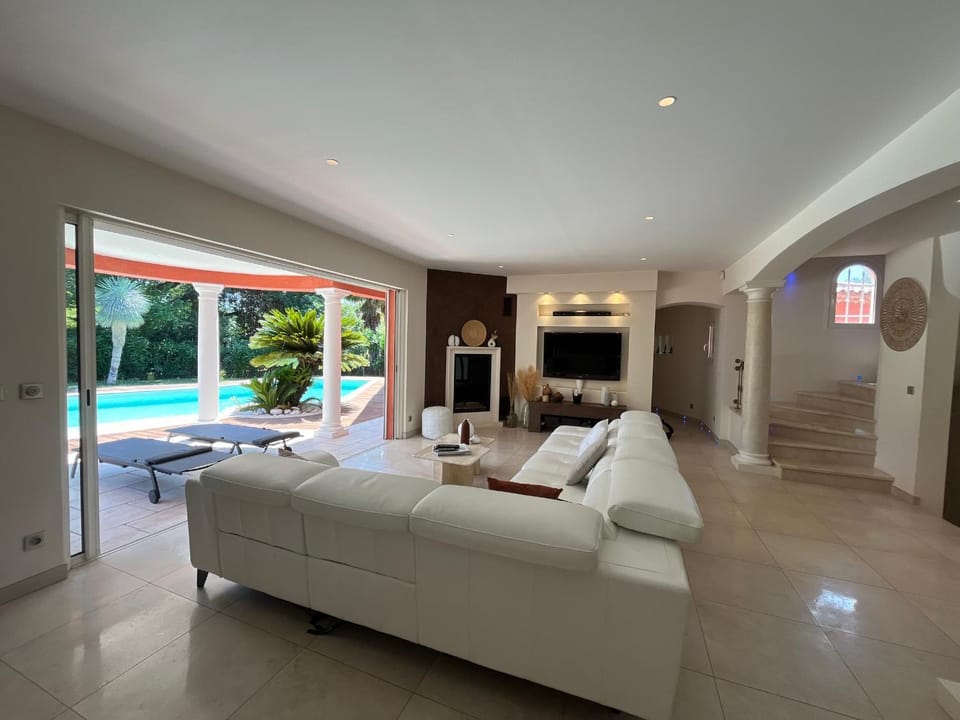 Superbe villa avec piscine privée à Fréjus - FR-1-466A-56 Villa in Fréjus