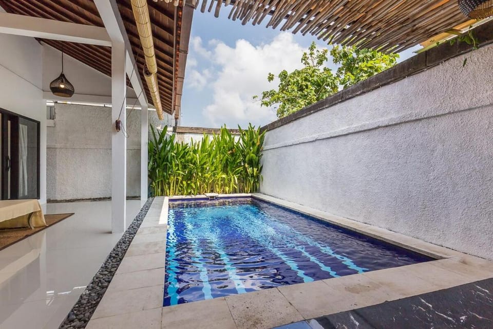 Cozy 2 BR with private pool in Padonan Villa in North Kuta