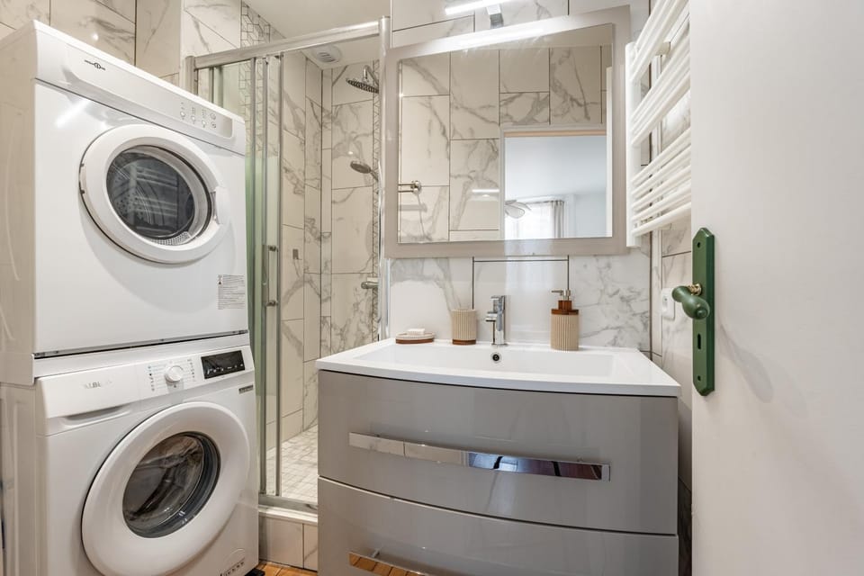 Shower, Bathroom, washing machine, dryer