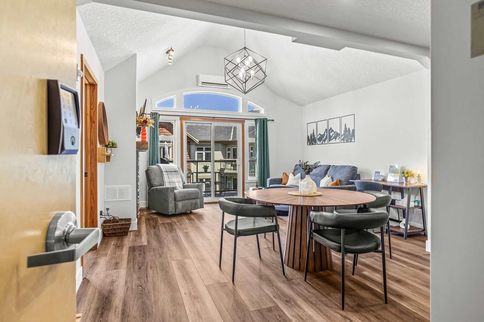 Living room, Seating area, Dining area
