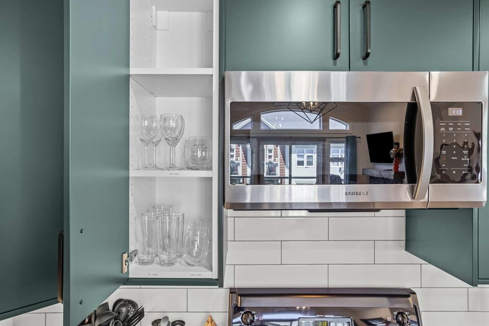 Kitchen or kitchenette, dishwasher