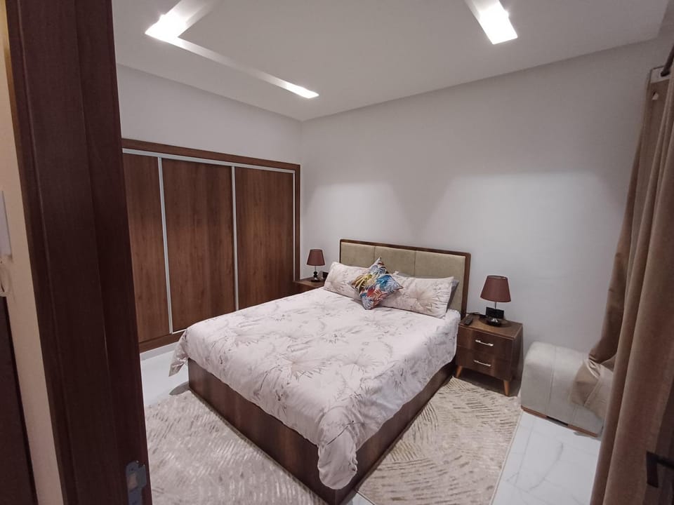 Bed, Photo of the whole room, Bedroom, wardrobe