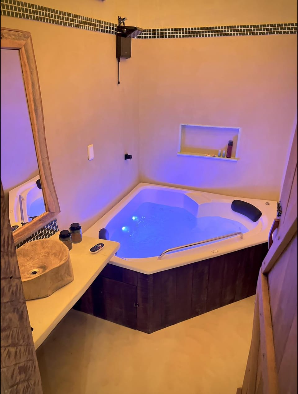 Hot Tub, Bathroom