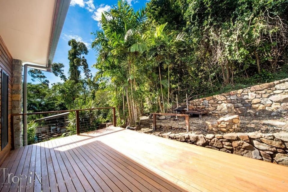 Private Stone House House in Whitsundays