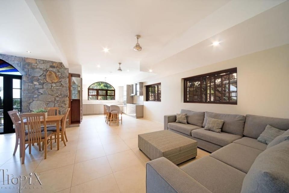 Private Stone House House in Whitsundays