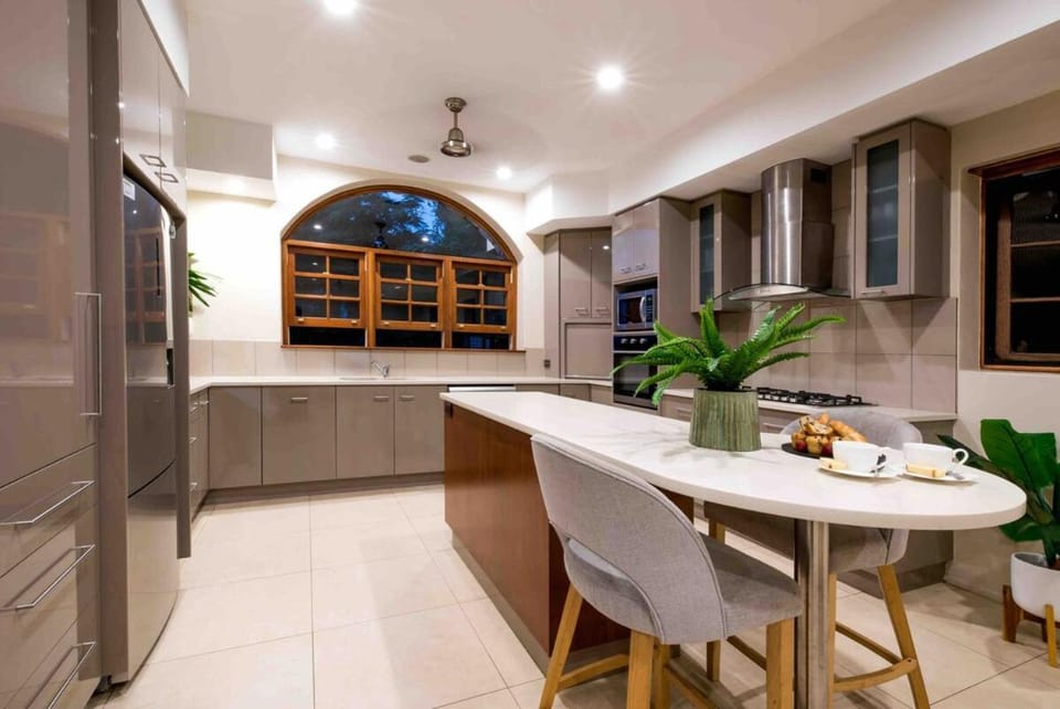 Private Stone House House in Whitsundays