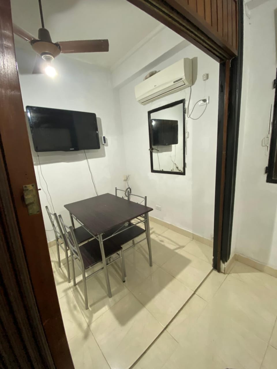 Communal lounge/ TV room, TV and multimedia, Kitchen or kitchenette, Living room, Seating area, Dining area, Evening entertainment, air conditioner