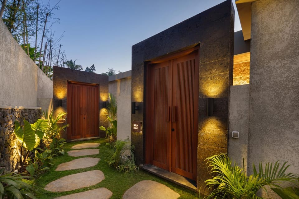 Property building, Facade/entrance, Garden, Garden view