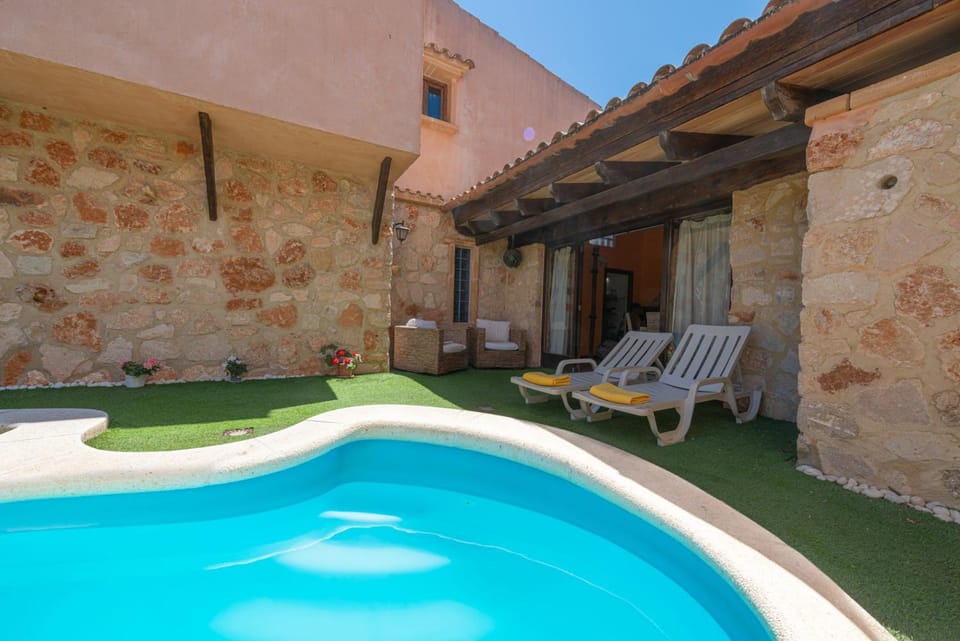 Swimming pool, sunbed