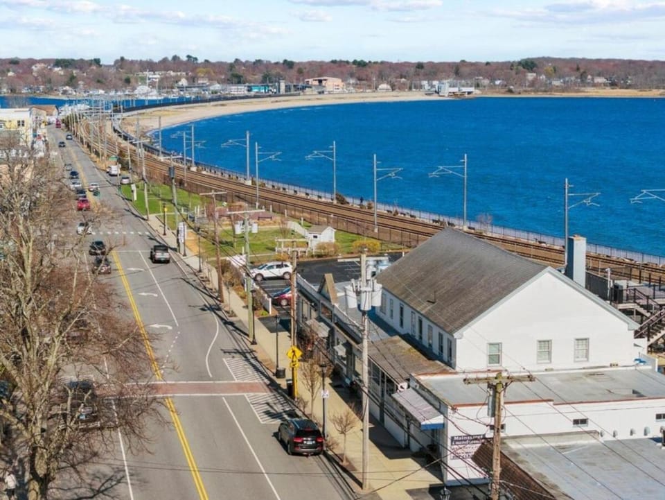 Stay a While in Niantic, Comfort by the Coast Villa in Niantic