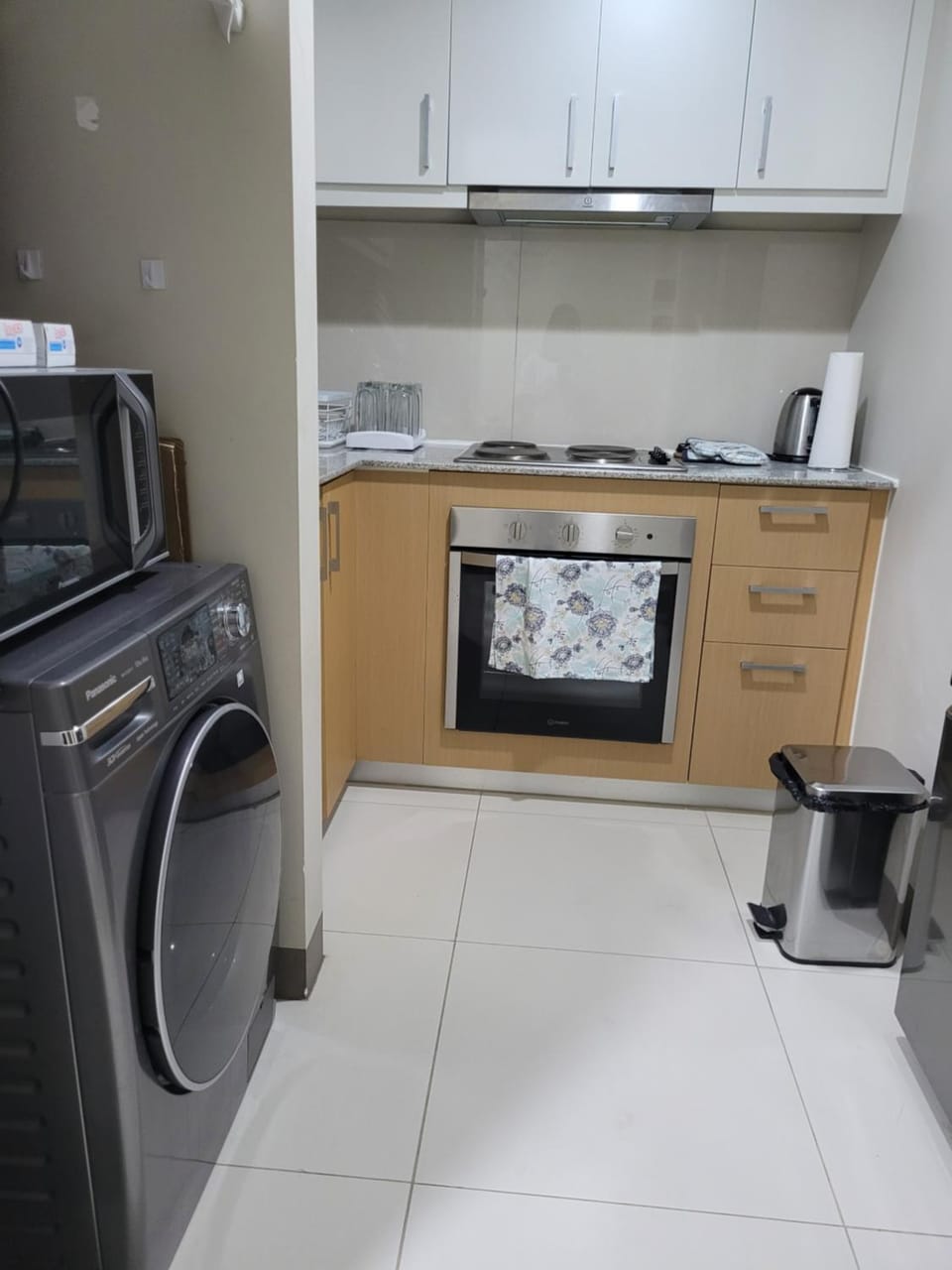 Kitchen or kitchenette, washing machine, dryer