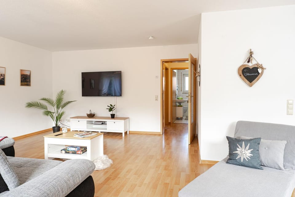 Communal lounge/ TV room, TV and multimedia, Living room, Seating area, Evening entertainment