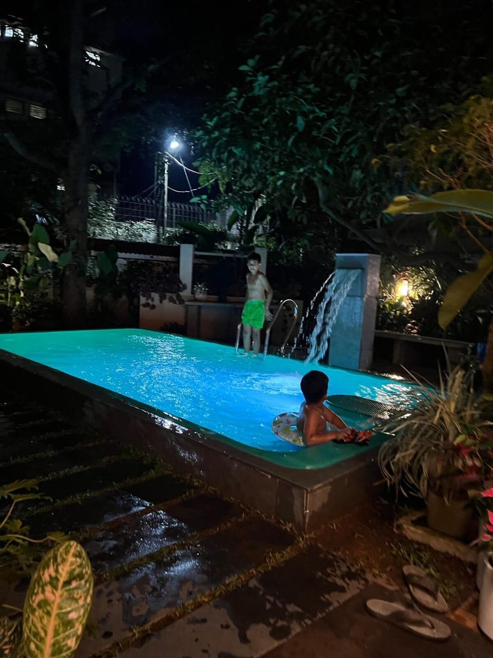 Studio apartment in split level bungalow with pool access Apartment in Kochi