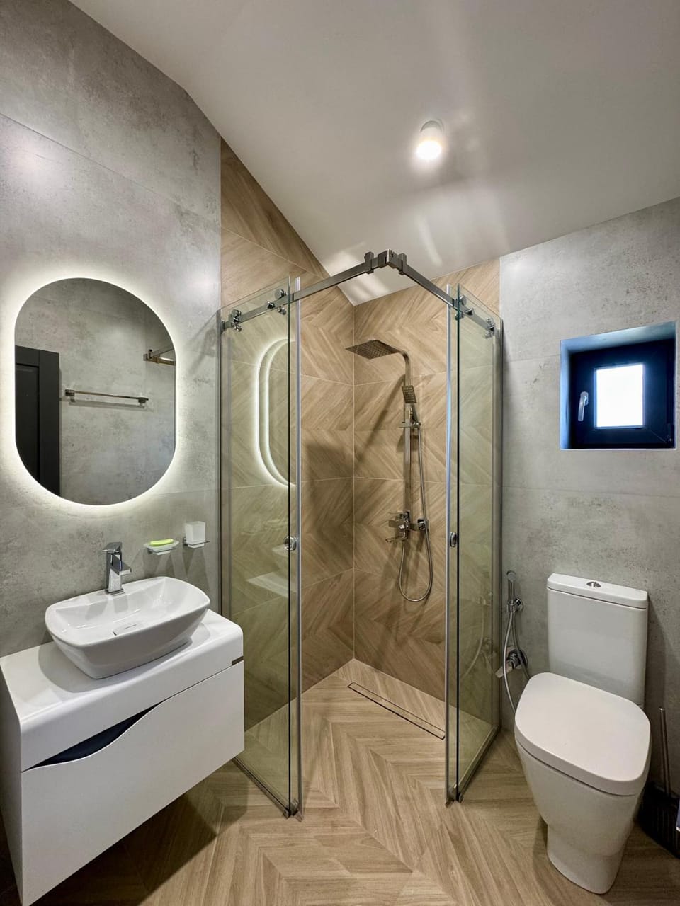 Shower, Toilet