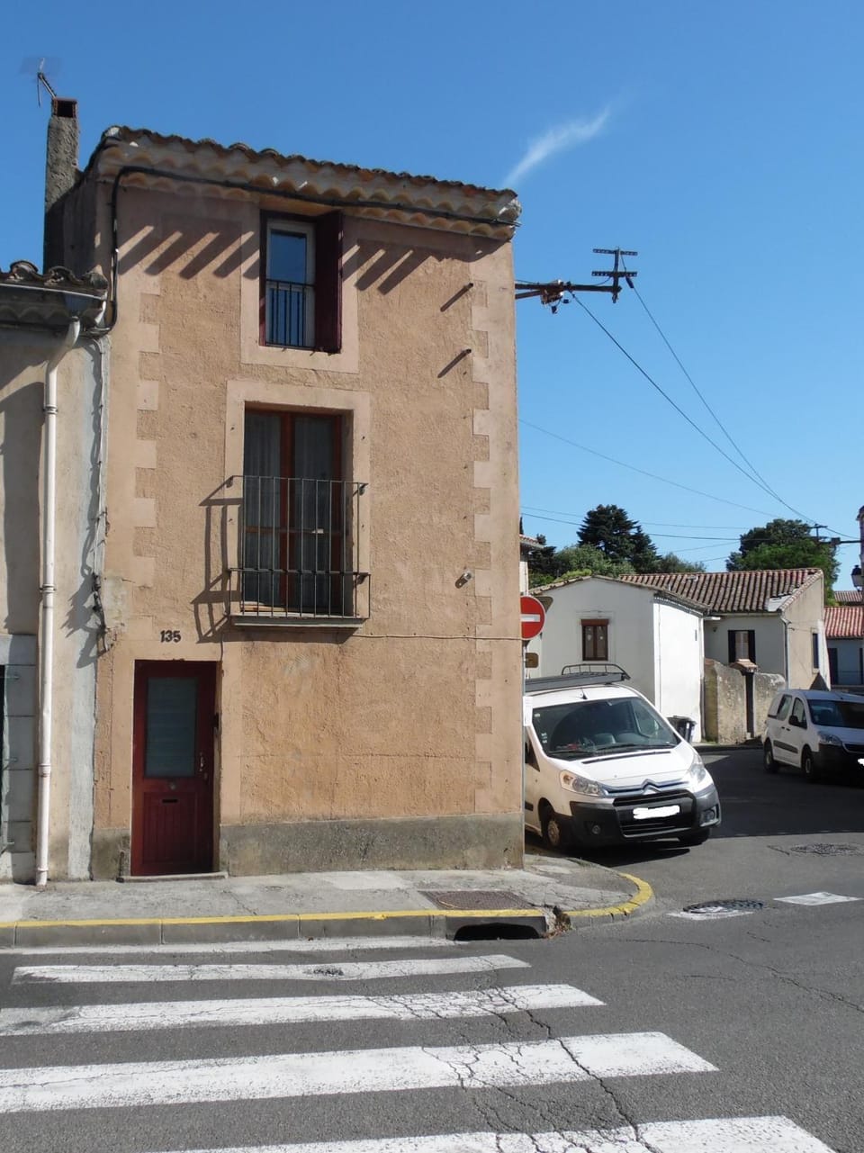 Property building, Location