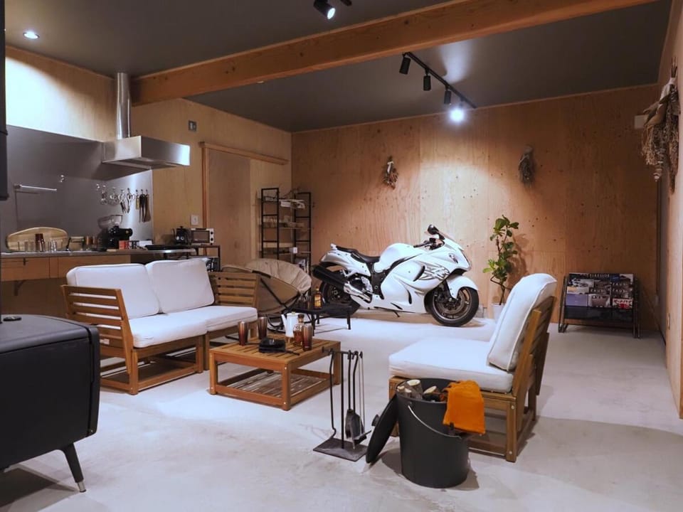 Living room, Parking, fireplace, kitchen