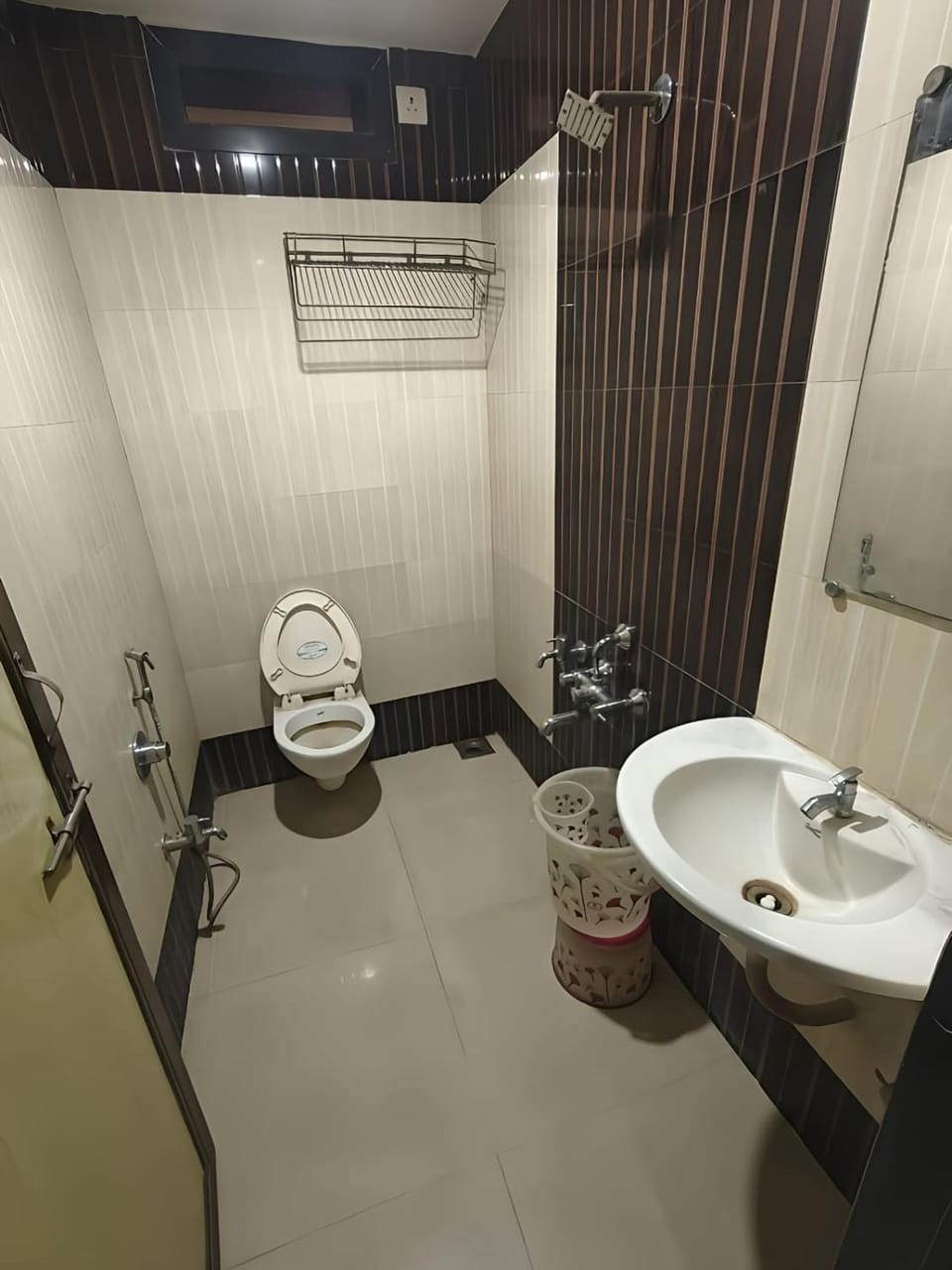 Hotel Vishal - Near Surat Railway Station Hotel in Gujarat