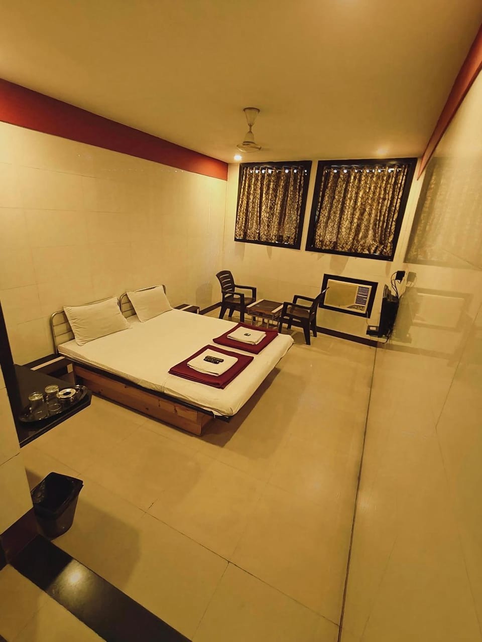 Hotel Vishal - Near Surat Railway Station Hotel in Gujarat