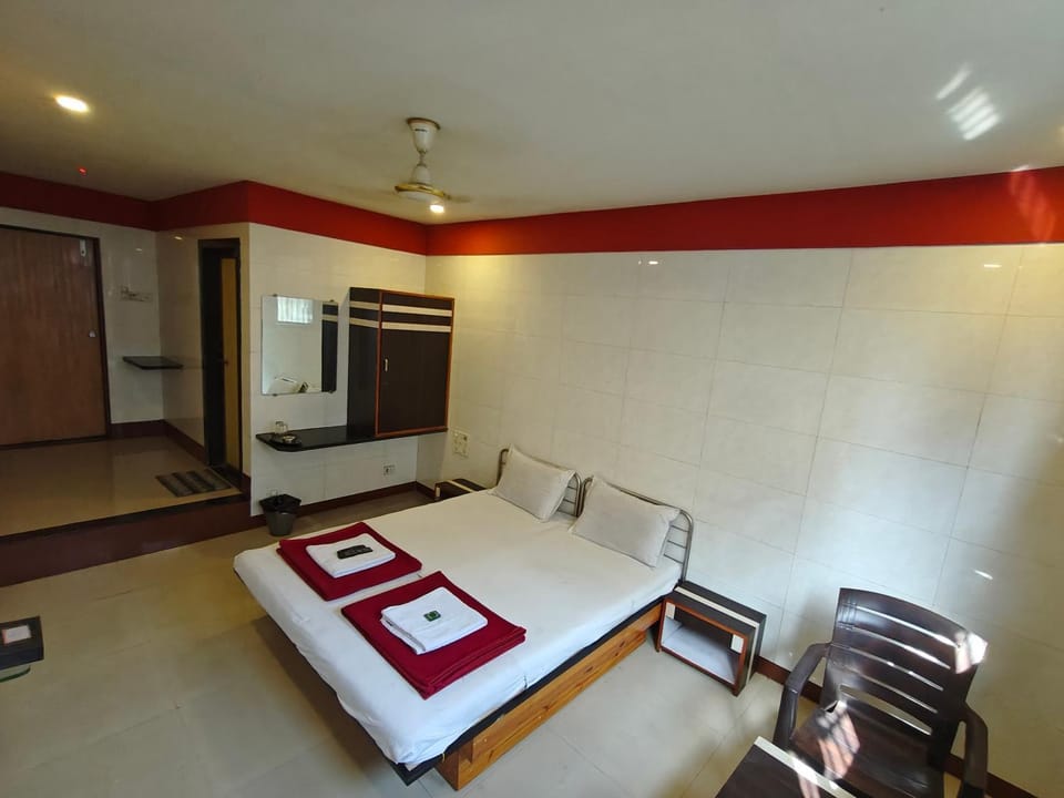 Hotel Vishal - Near Surat Railway Station Hotel in Gujarat