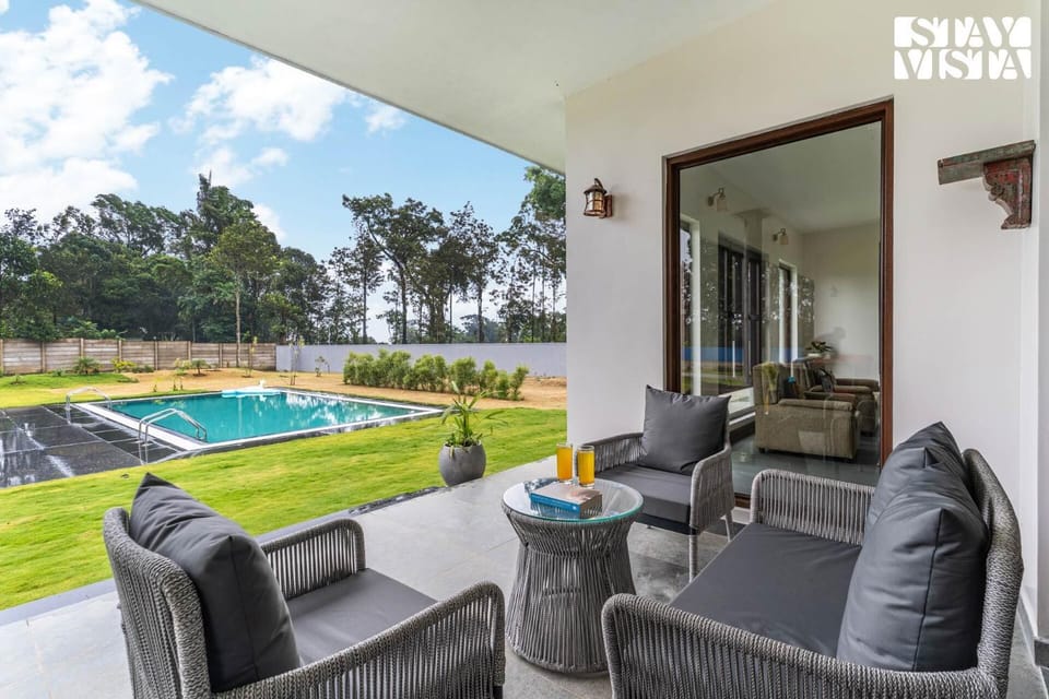 Living room, Pool view