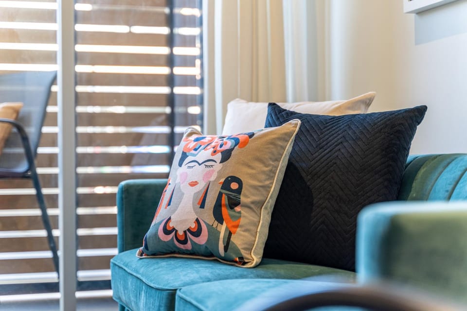 Floral on Frew 2BR Staycation CBD WiFi Apartment in Adelaide