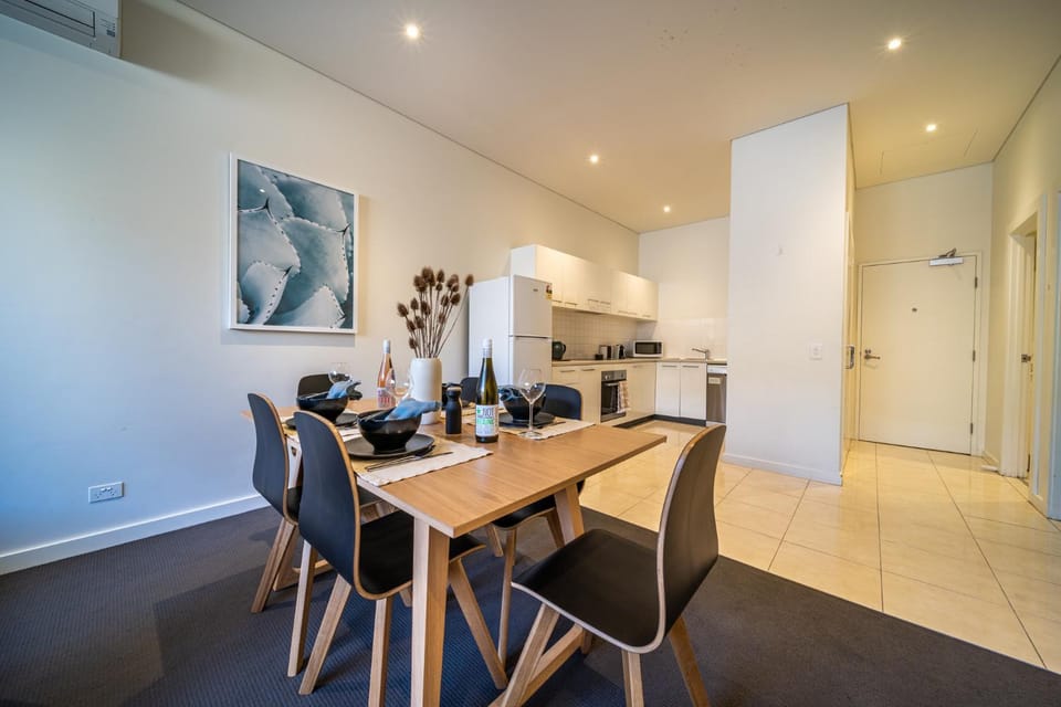 Floral on Frew 2BR Staycation CBD WiFi Apartment in Adelaide