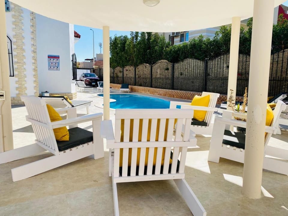 Day, Balcony/Terrace, Pool view, Swimming pool, Swimming pool, Parking, sunbed