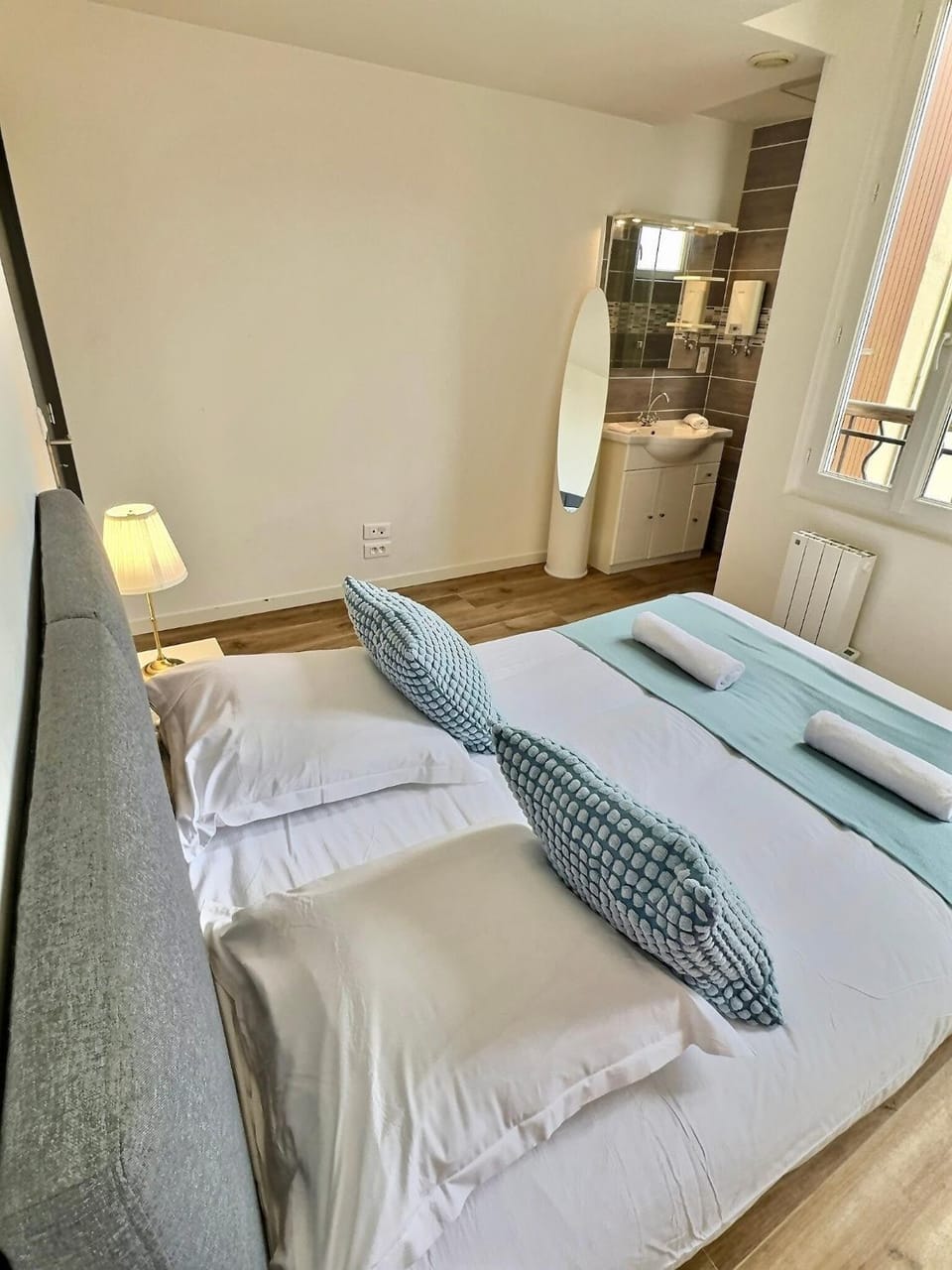 Bed, Photo of the whole room, Bedroom, towels