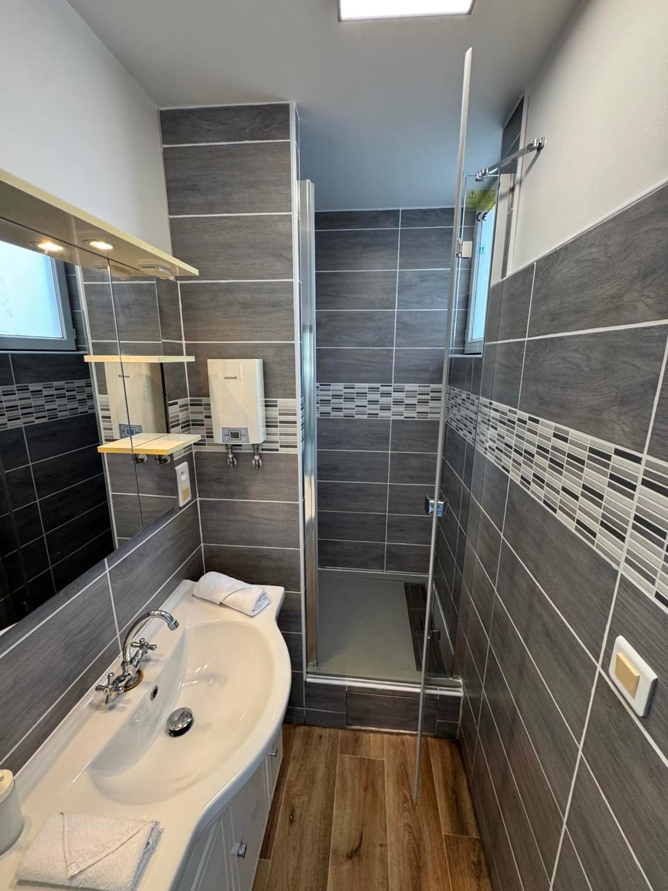 Shower, Bathroom, towels