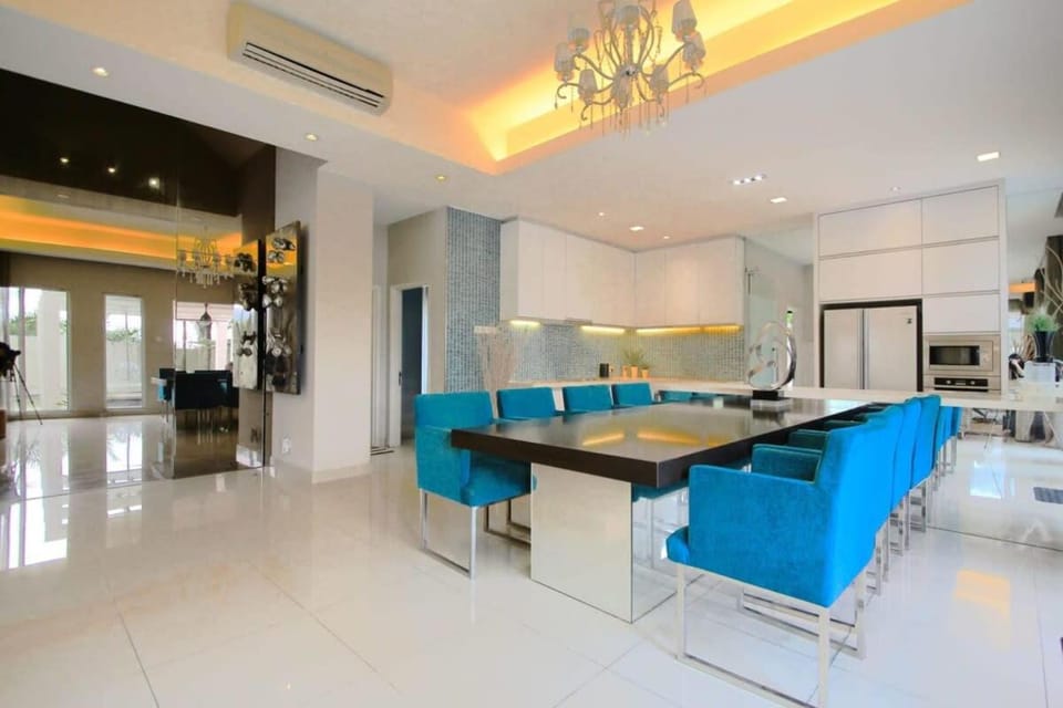 A Chic 4BR Oasis with Gazebo Your Dream Getaway House in Hulu Langat