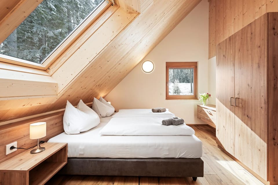 Bed, Bedroom, towels, wardrobe